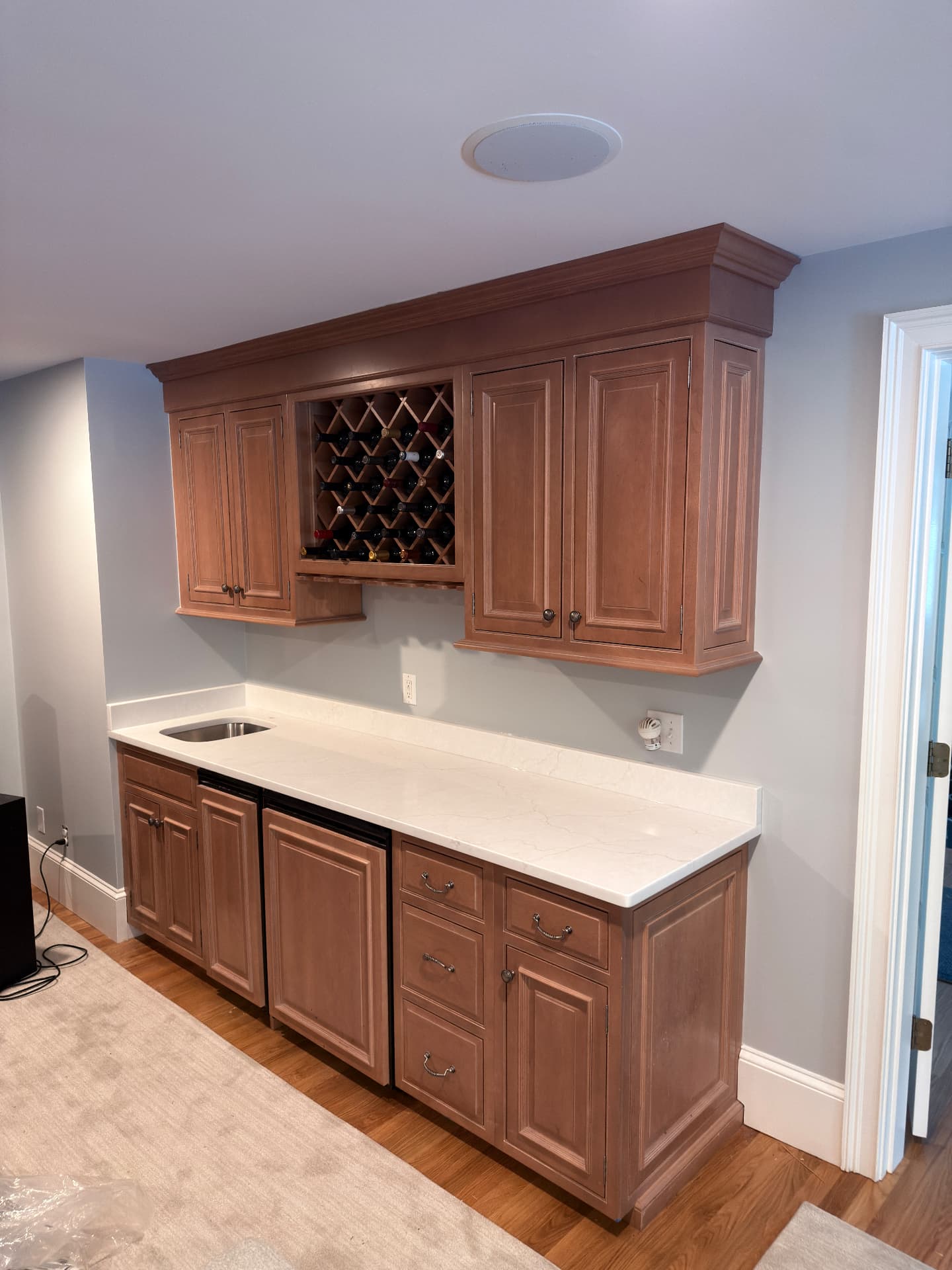 Wet bar with white quartz countertop